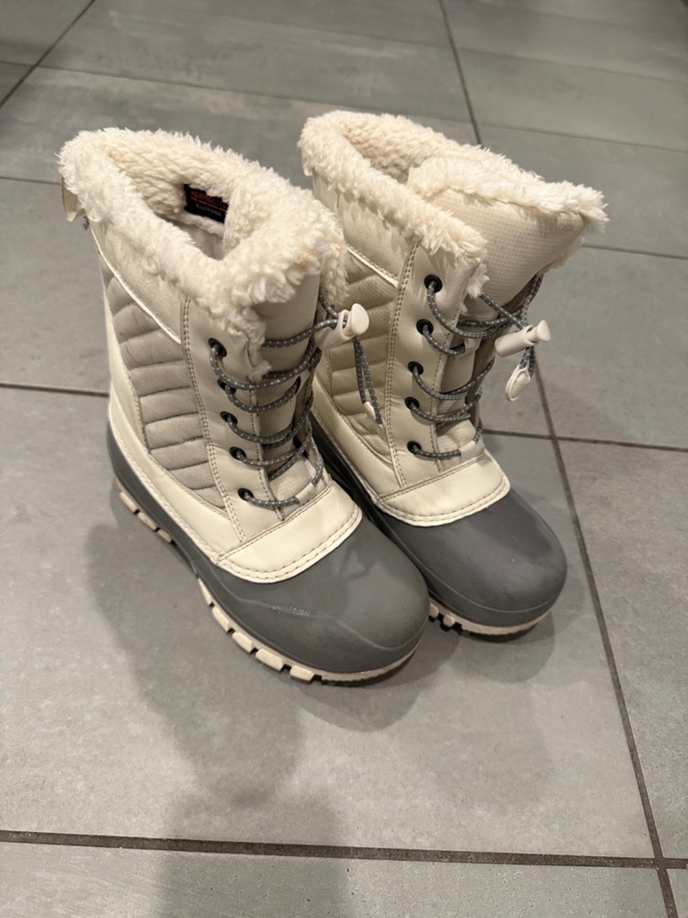 Cozy Winter Lace-Up Snow Boots in Cream and Gray